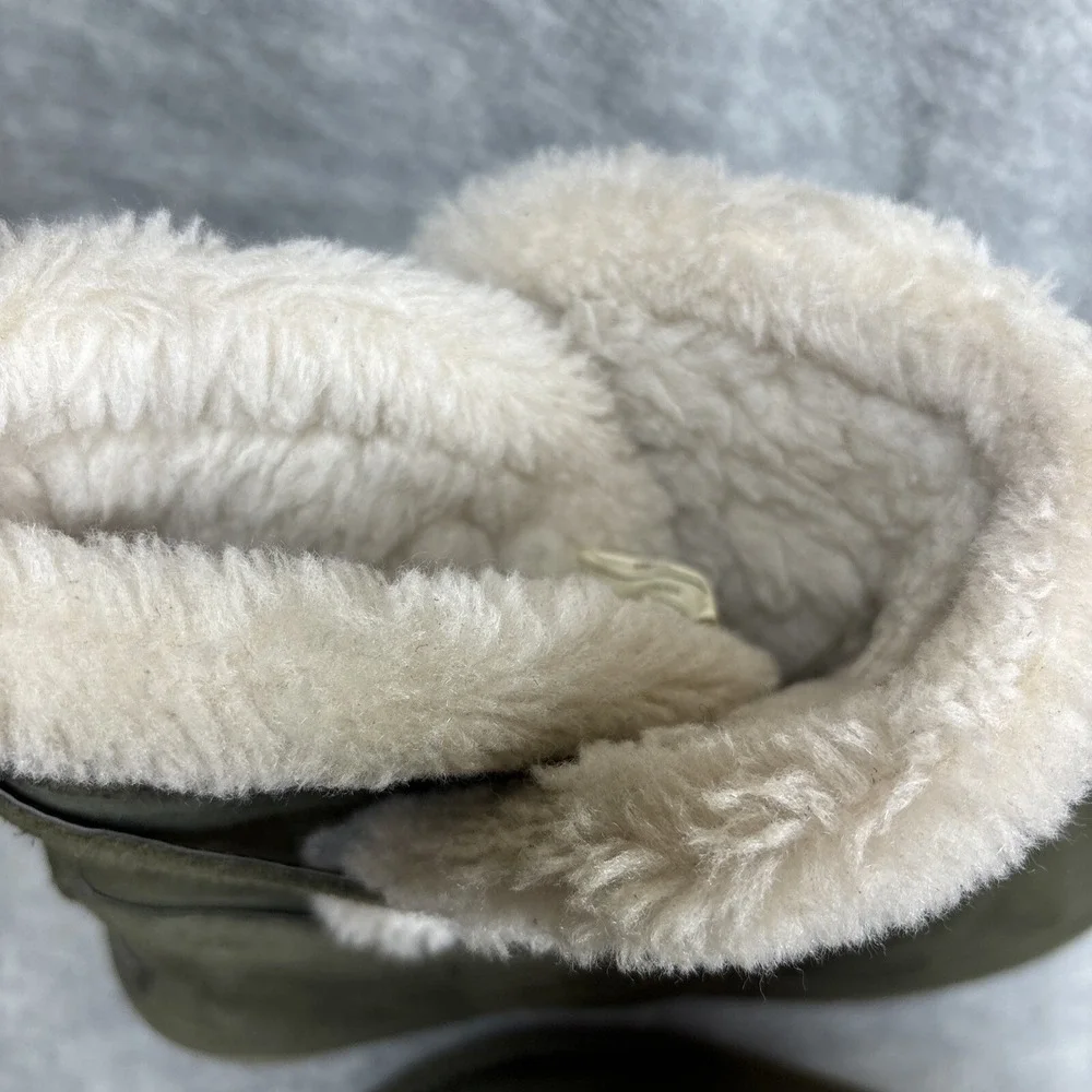 Koolaburra UGG‎ Short Boot Sz 9 Suede Olive Green Faux Fur Strap Delene Cozy EUC